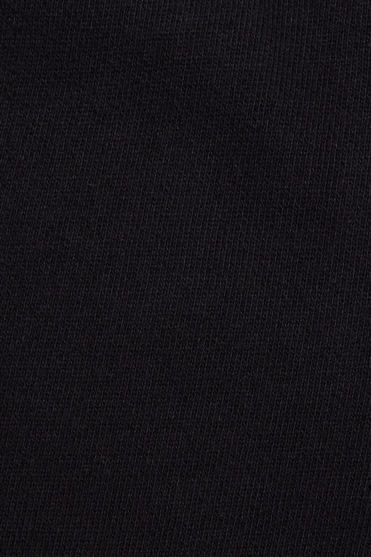 100080323_06V_alt3_1920x2880-4