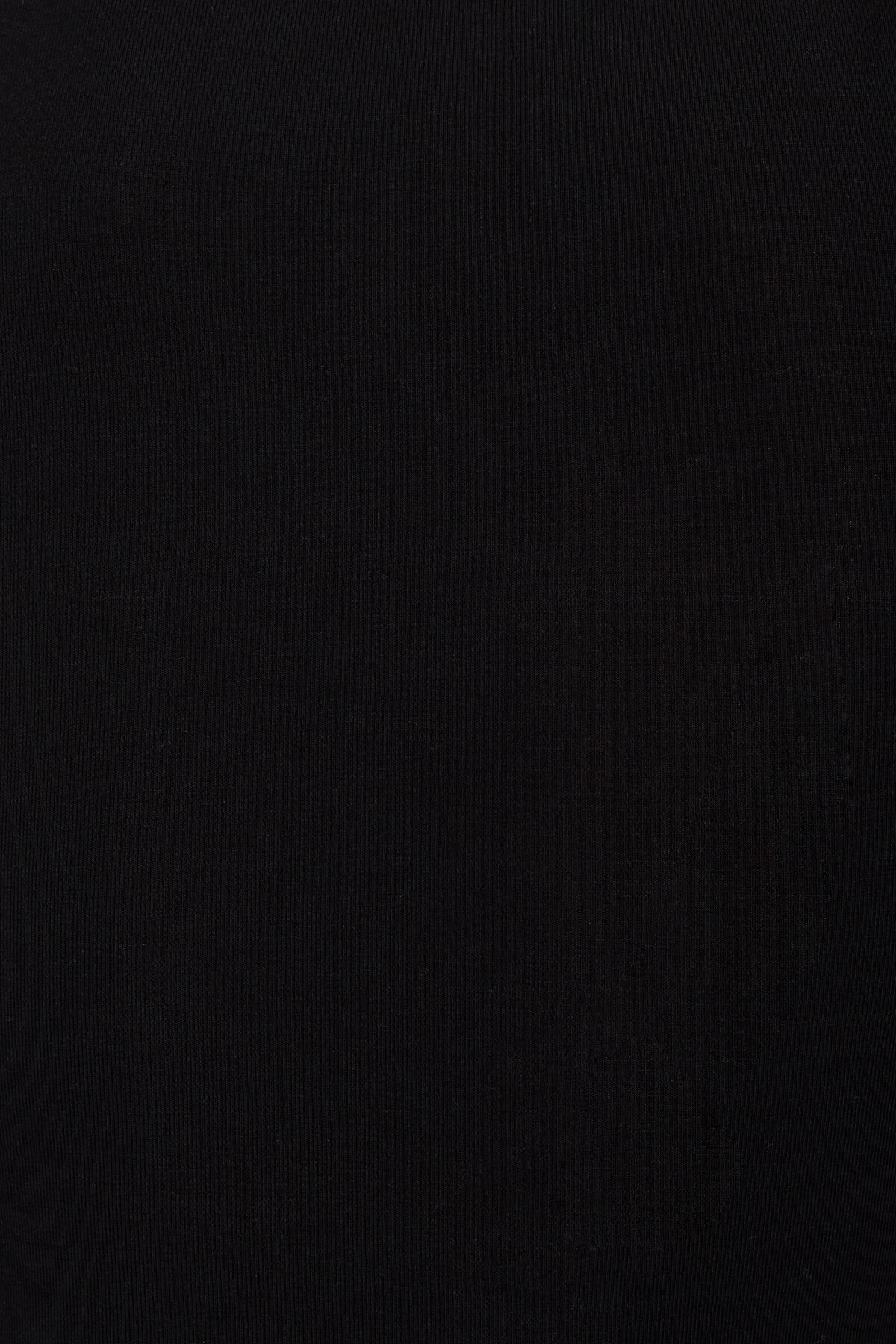 100084705_06V_alt4_1920x2880-1