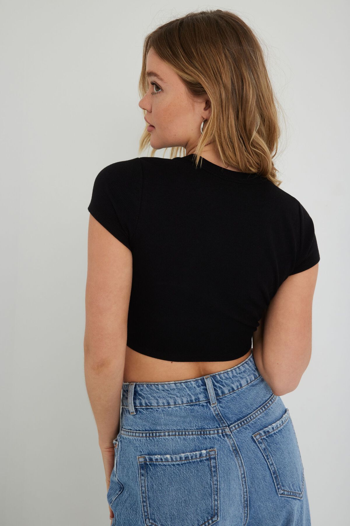 100086015_06V_alt2_1920x2880-23