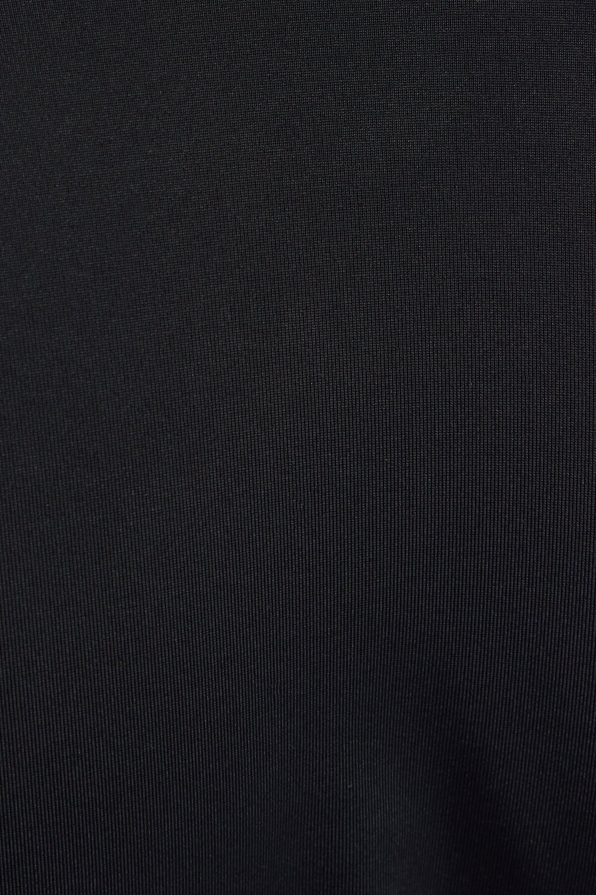 100086543_06V_alt4_1920x2880