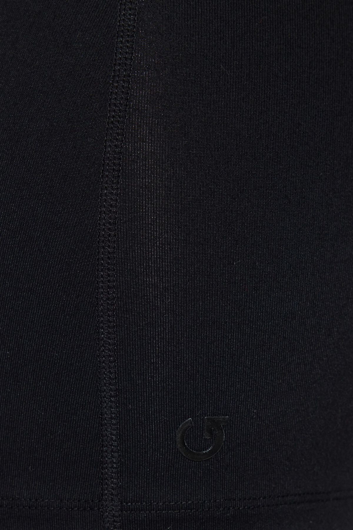 100089022_06V_alt4_1920x2880