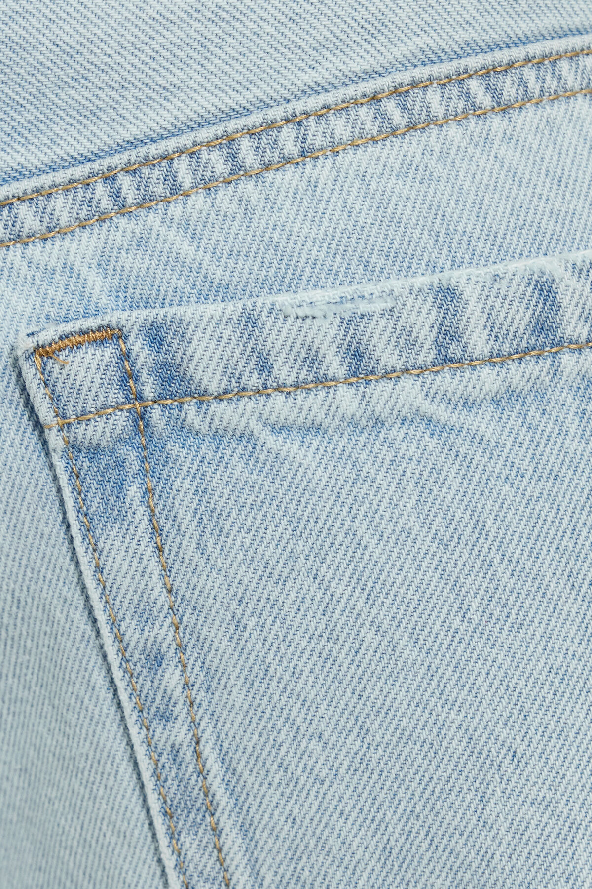 100089228_07H_alt4_1920x2880