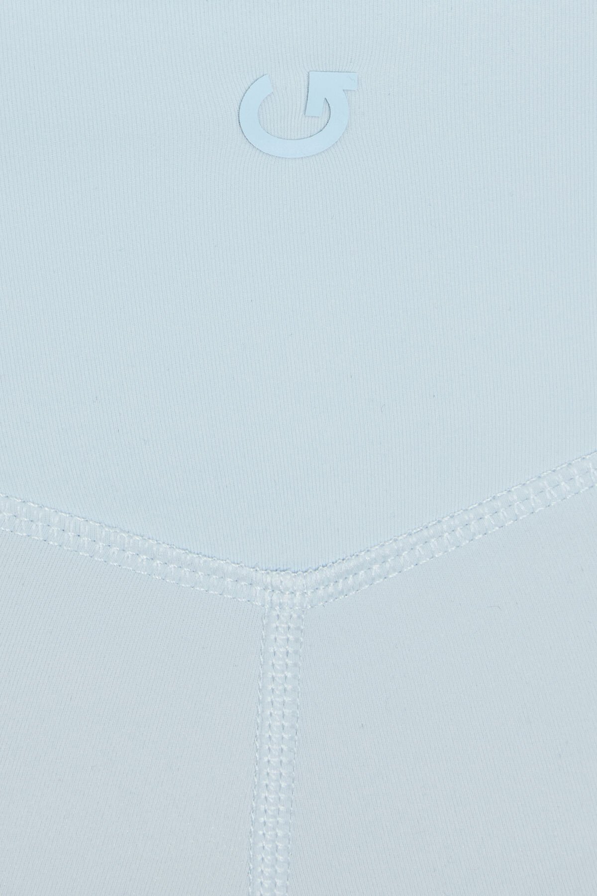 100090133_7VV_alt4_1920x2880-1