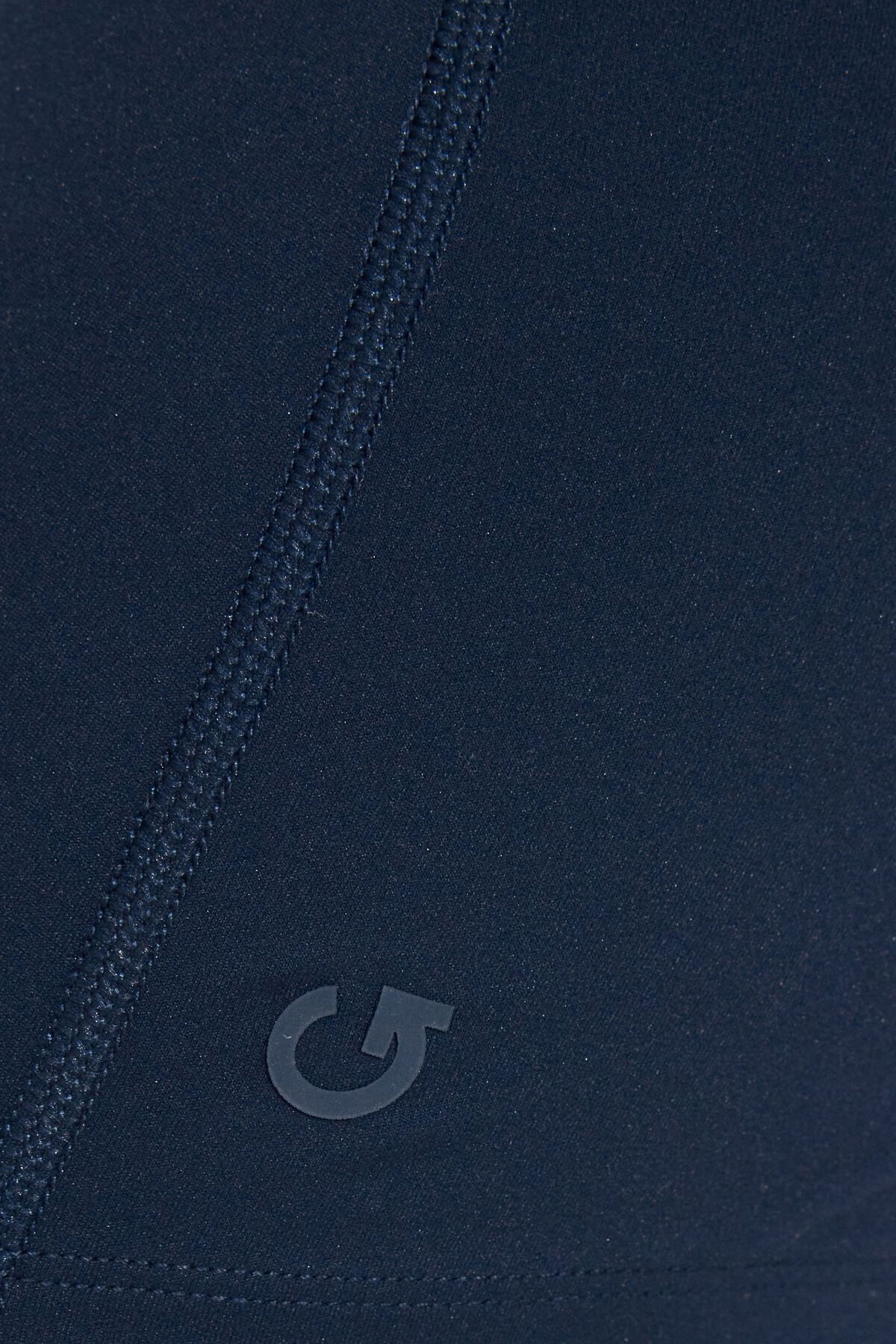 100090483_06G_alt4_1920x2880-3