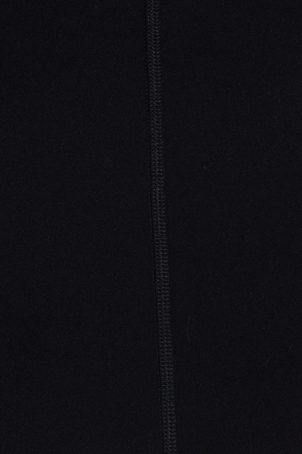 100091807_06V_alt4_1920x2880-2