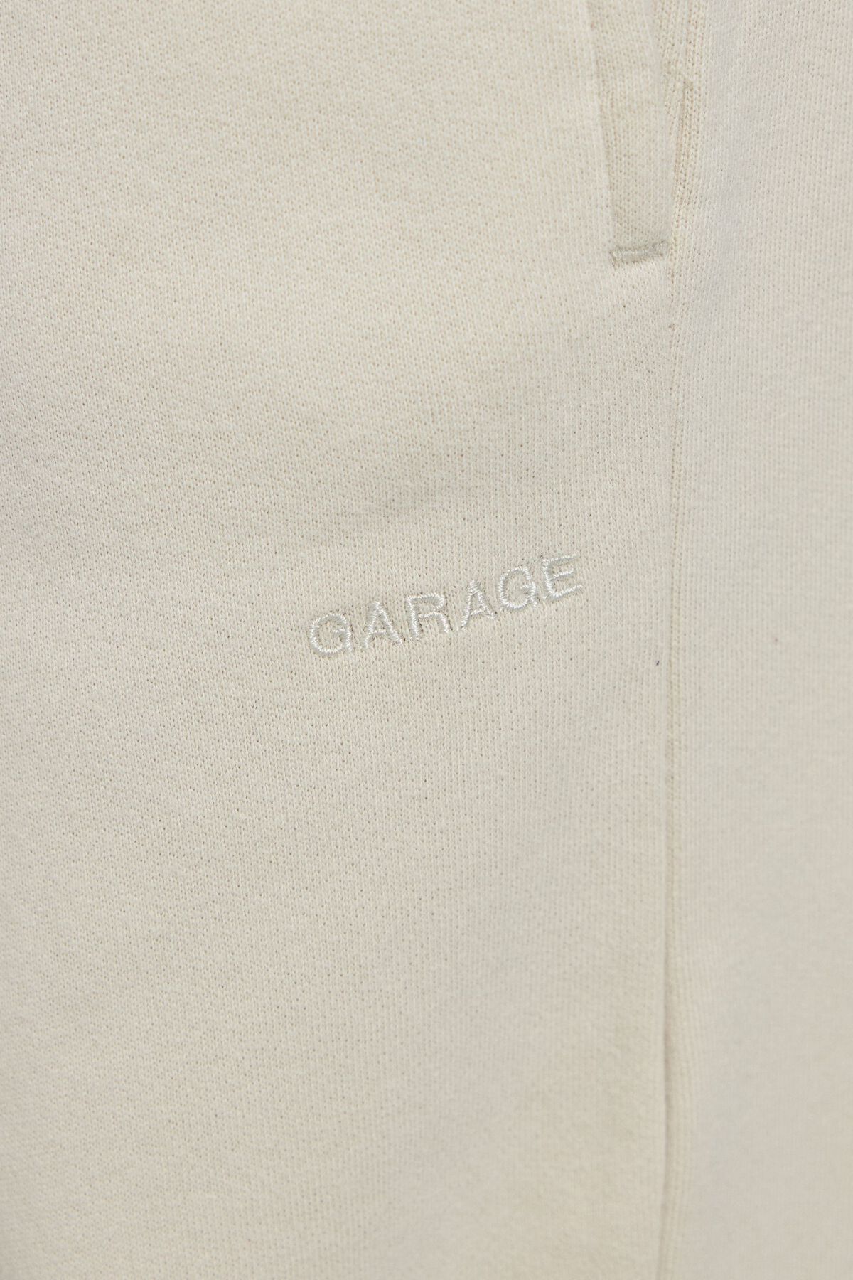 100091919_7L9_alt4_1920x2880-1