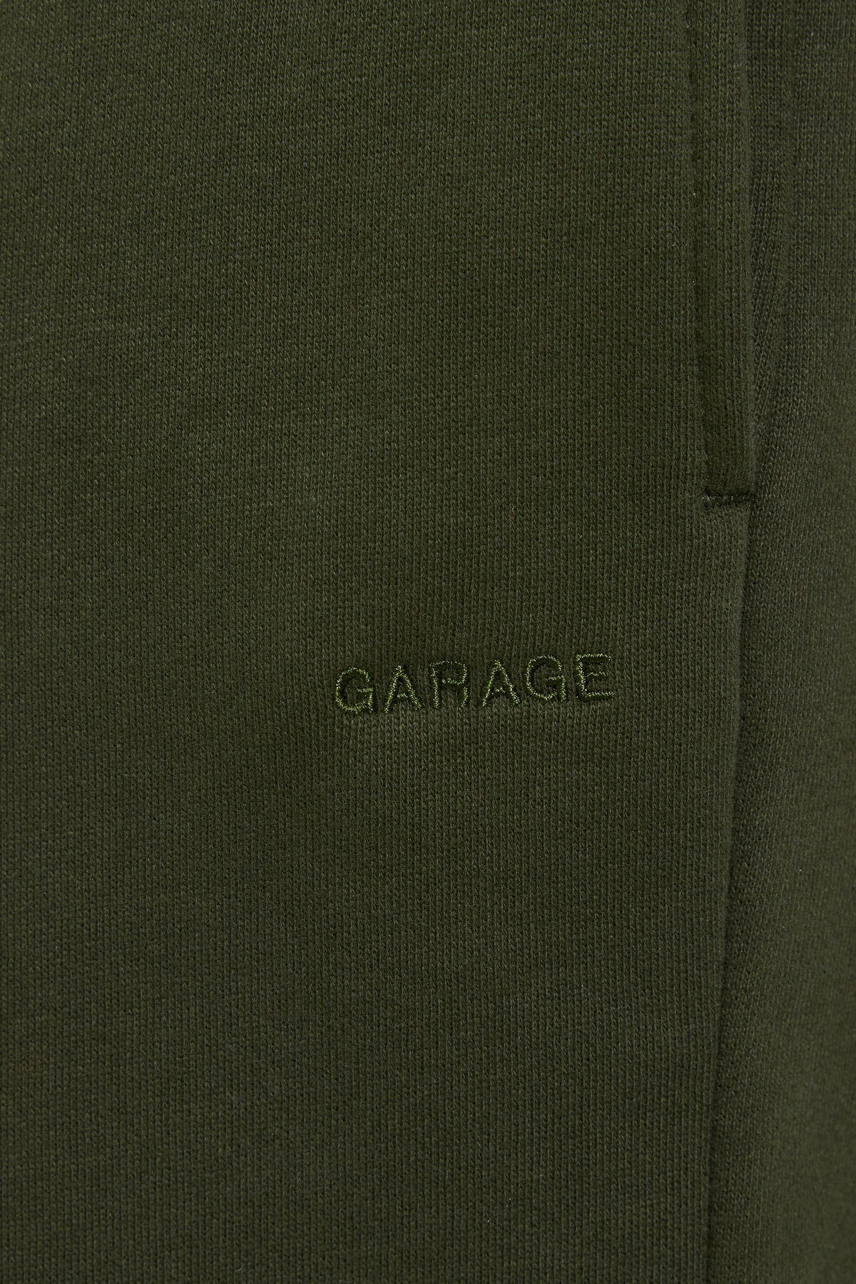 100091919_8AI_alt3_1920x2880-2