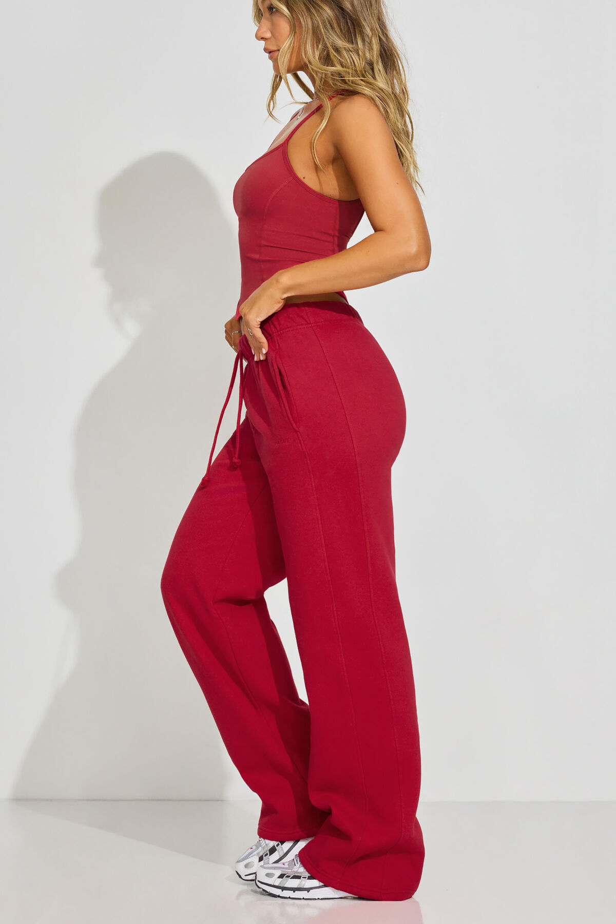 100091920_7GF_alt1_1920x2880-2