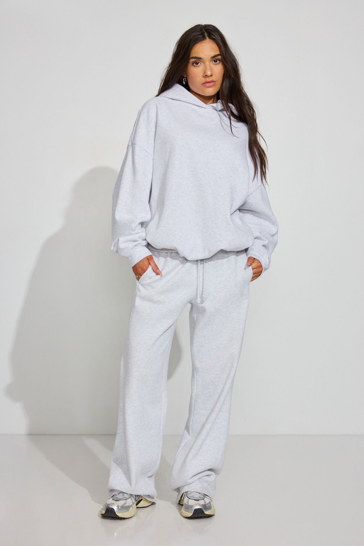 100092201_18X_alt2_1920x2880-14