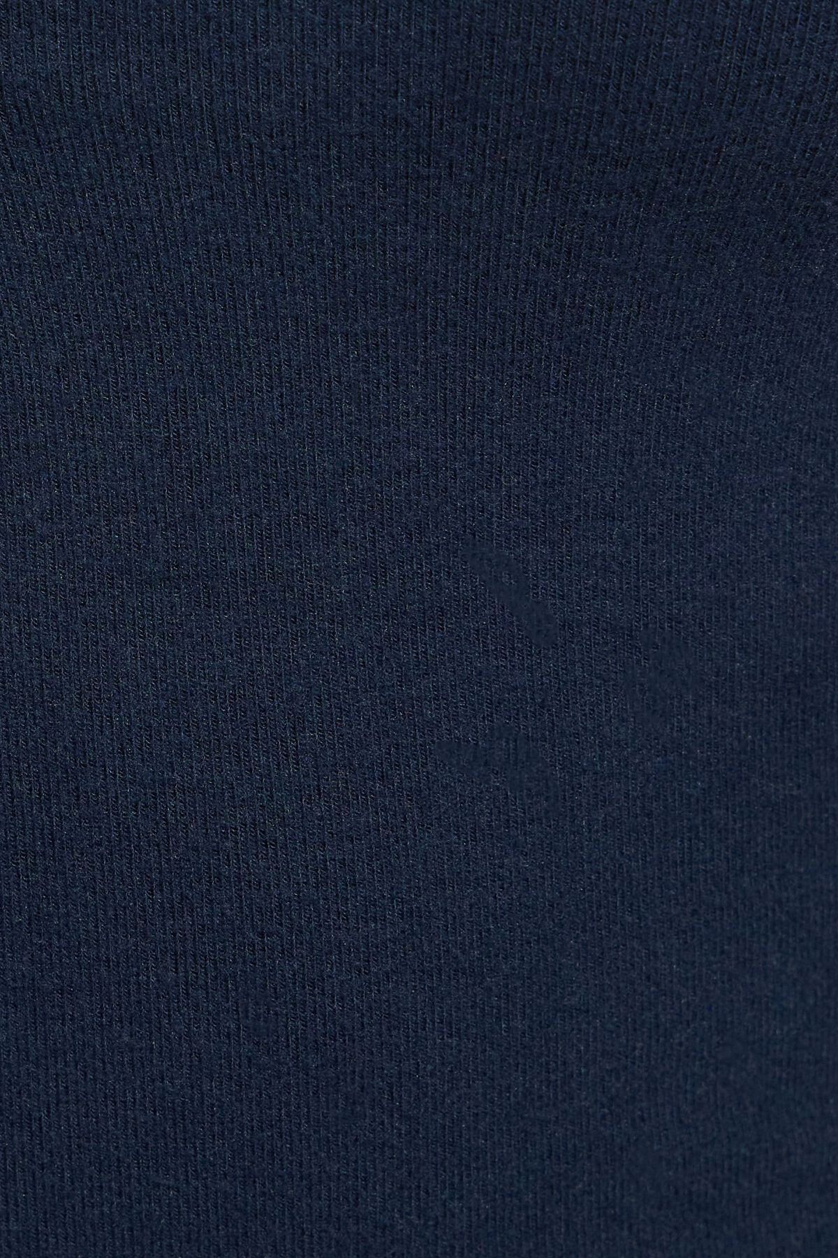 100093733_06G_alt3_1920x2880