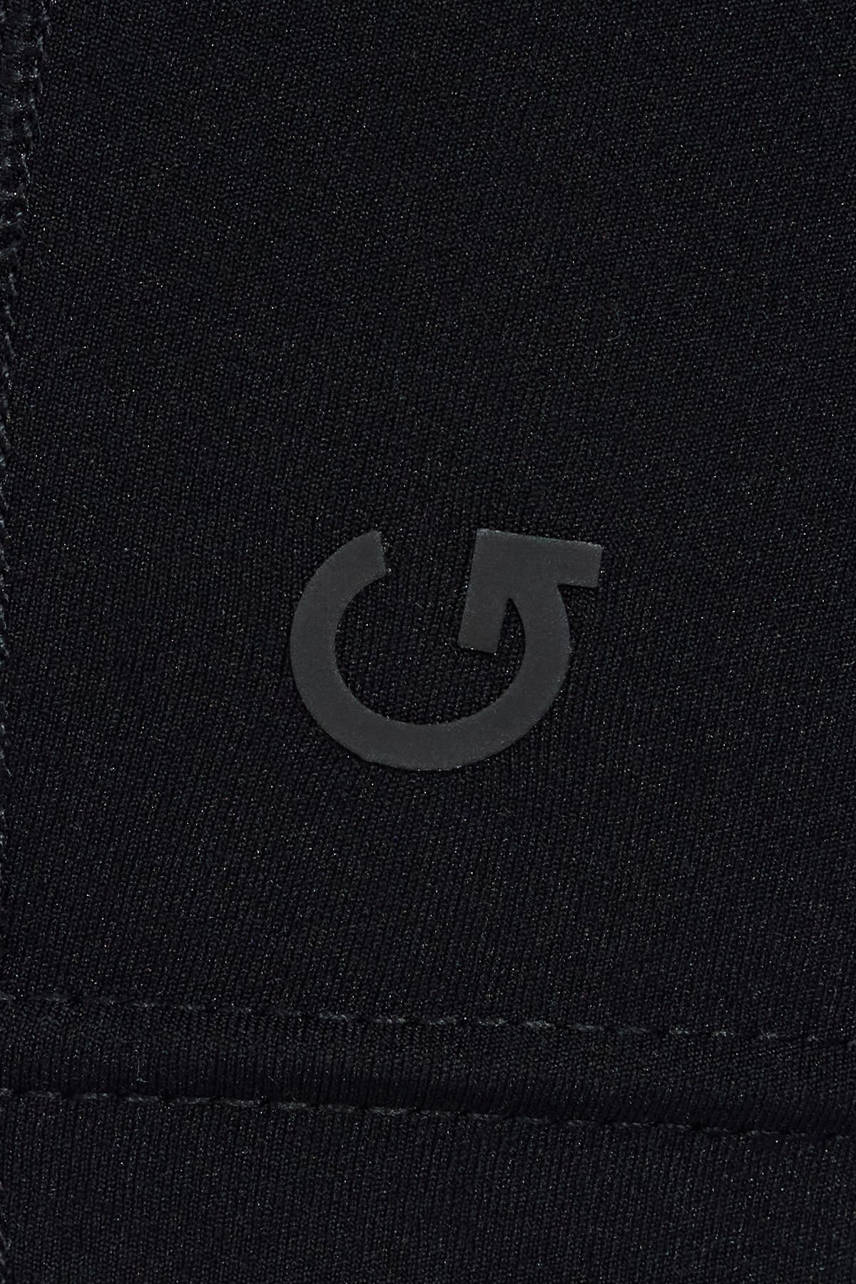 100094173_06V_alt4_1920x2880