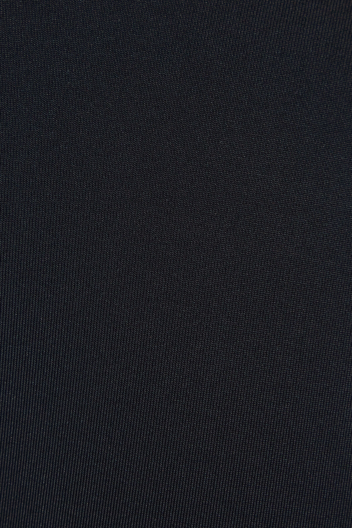 100095188_06V_alt3_1920x2880-1