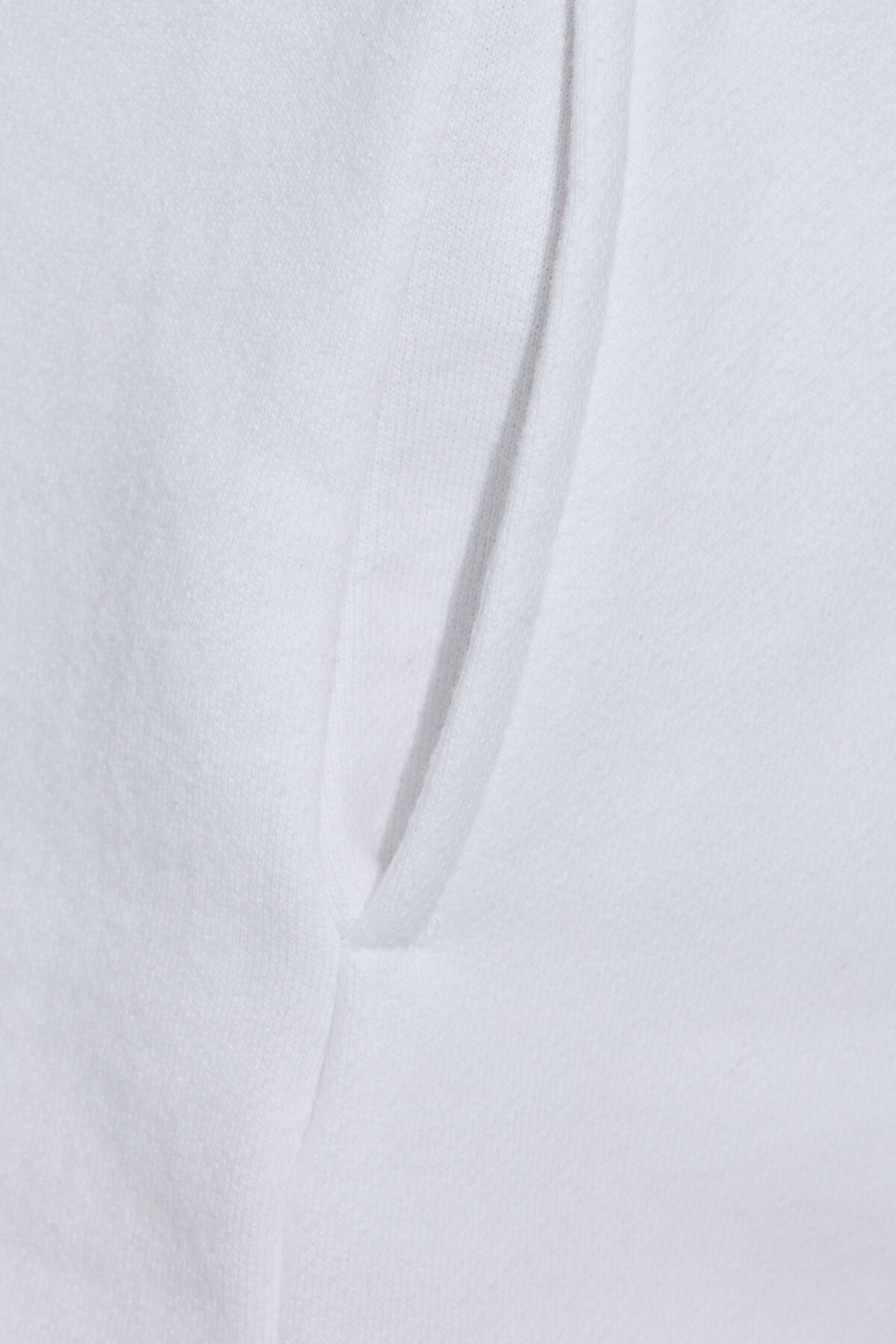 100096127_03G_alt4_1920x2880-1