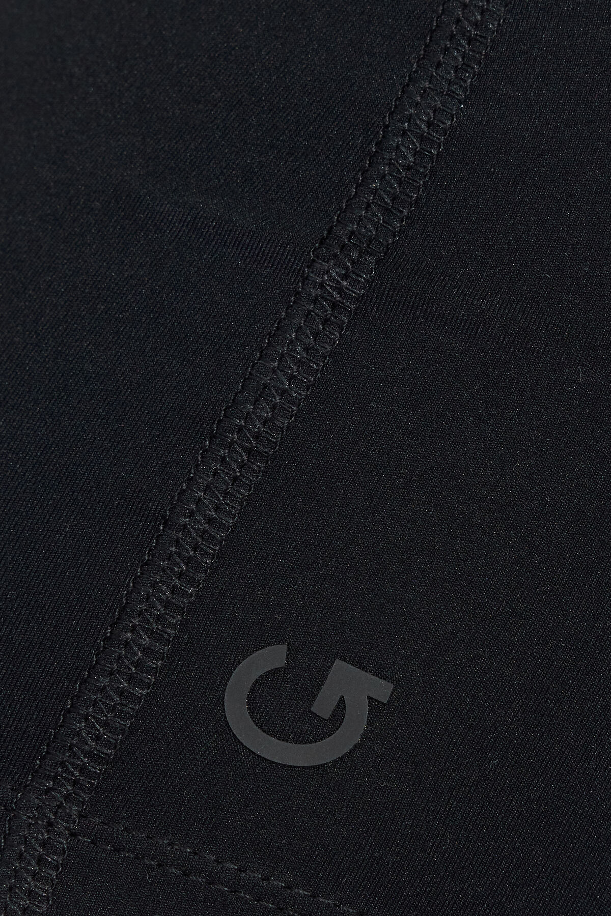 100096776_06V_alt3_1920x2880-2