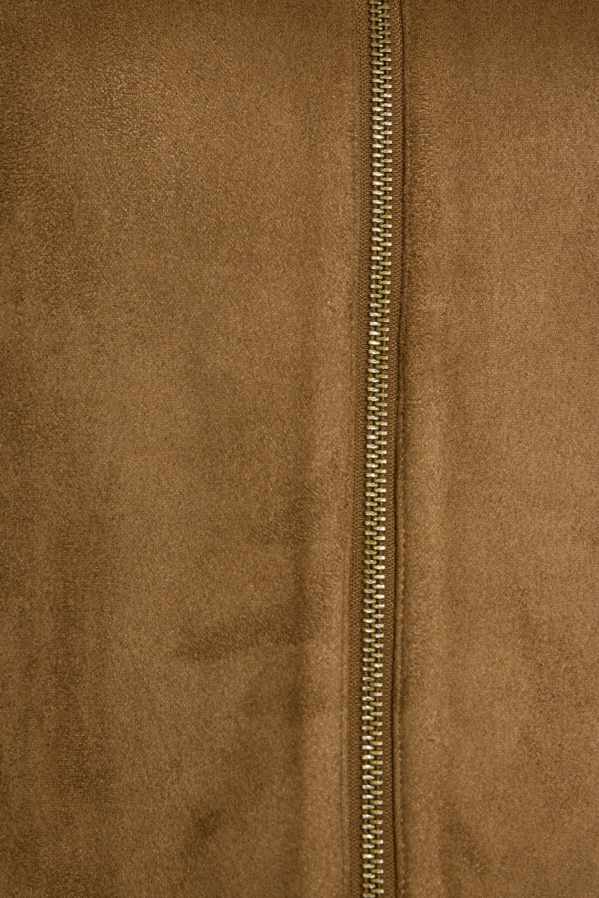 100096870_82X_alt5_1920x2880