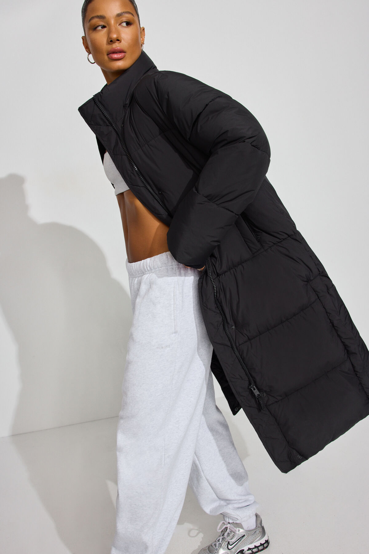 100097472_06V_1920x2880