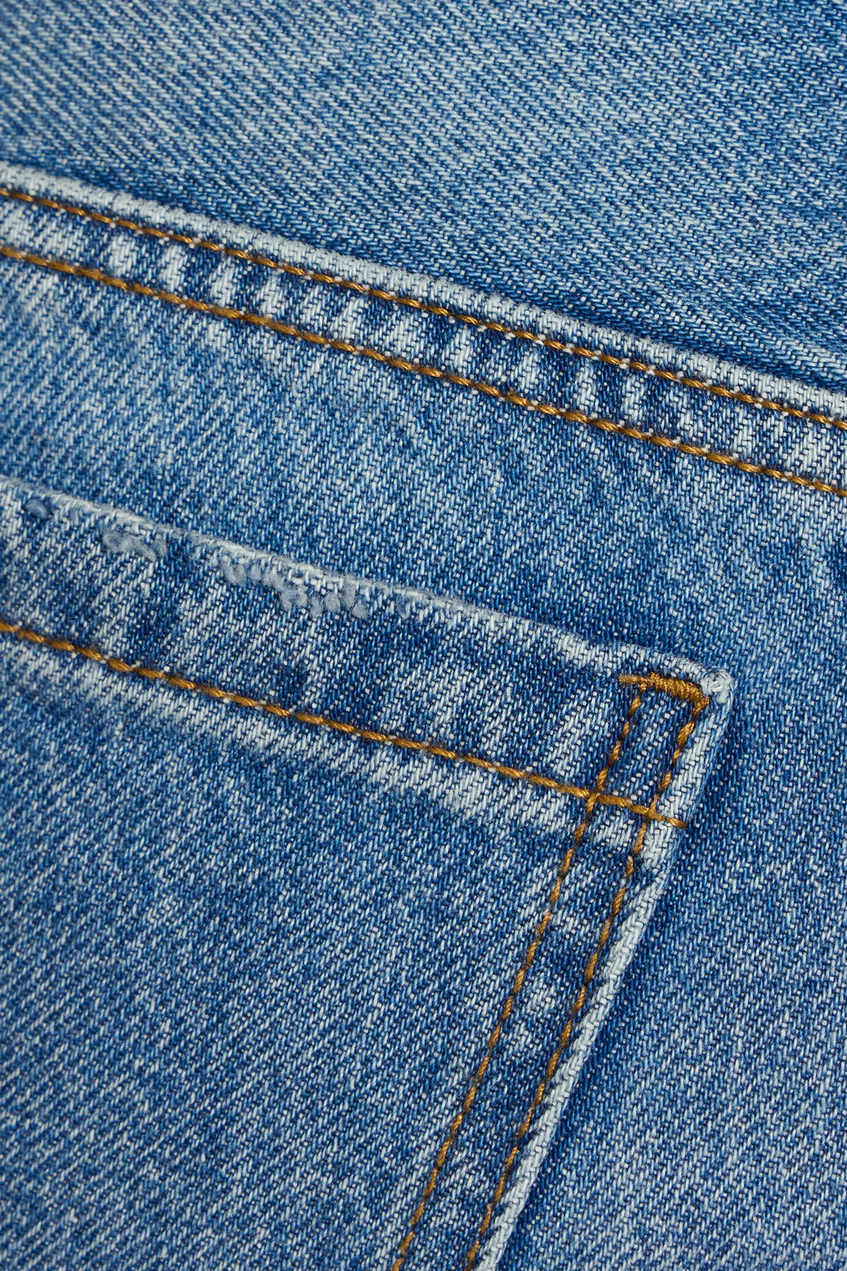 100097677_07J_alt3_1920x2880-2