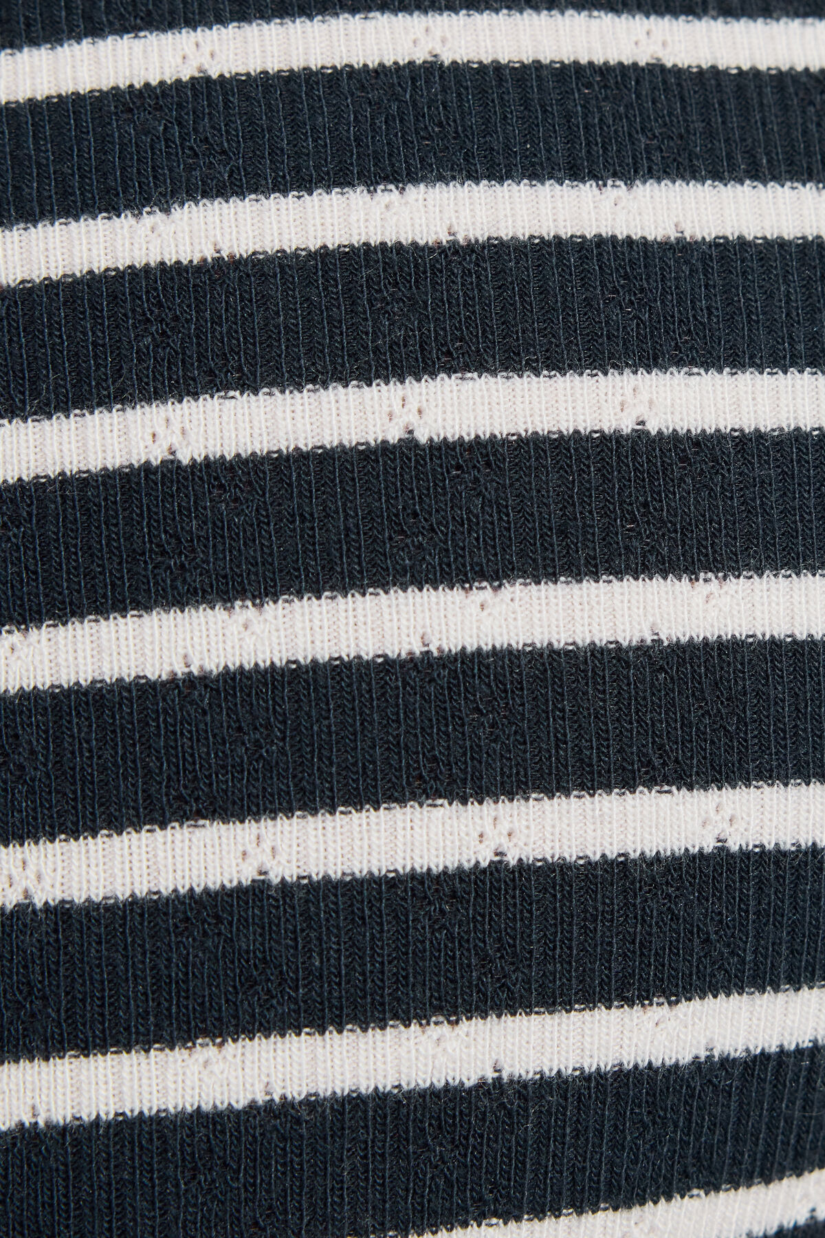 100098374_8E8_alt3_1920x2880