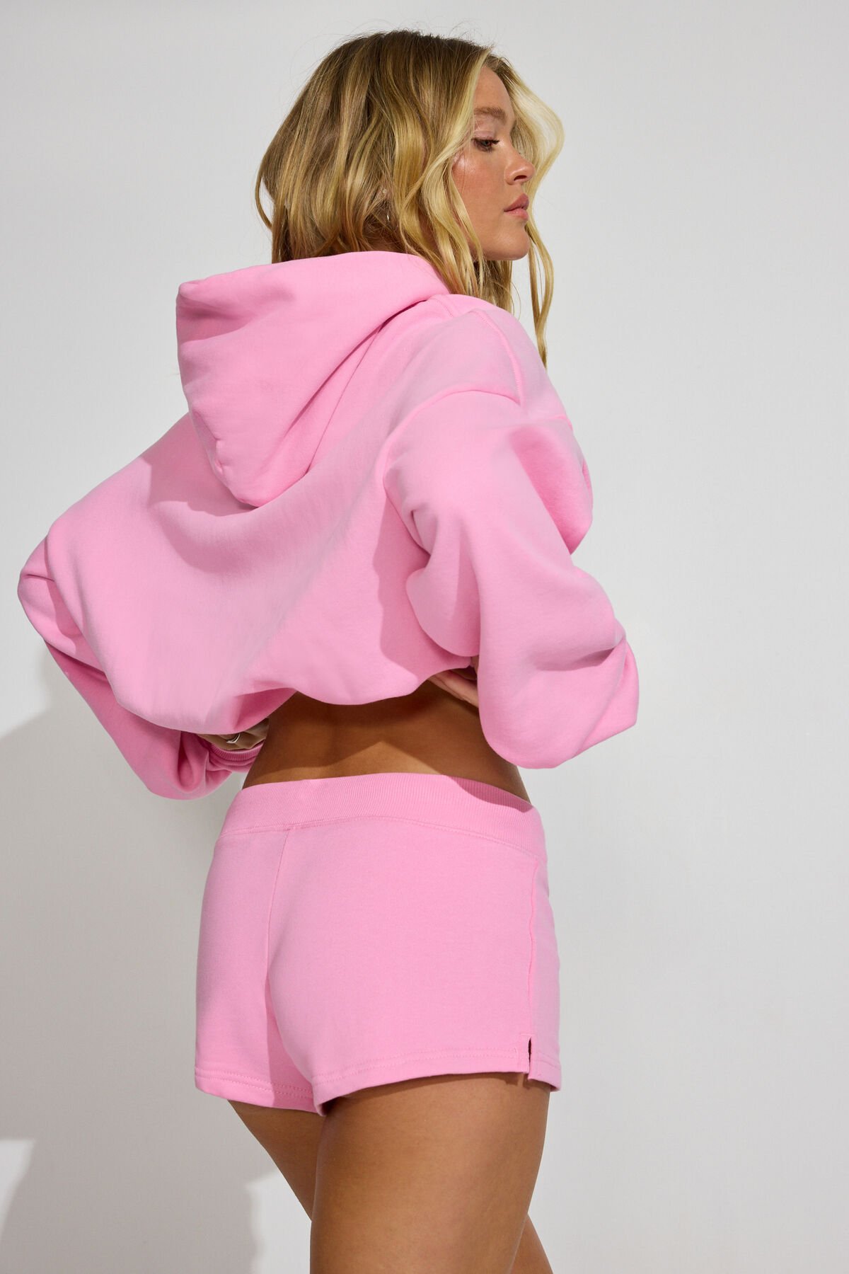 100098673_0BG_alt3_1920x2880-1