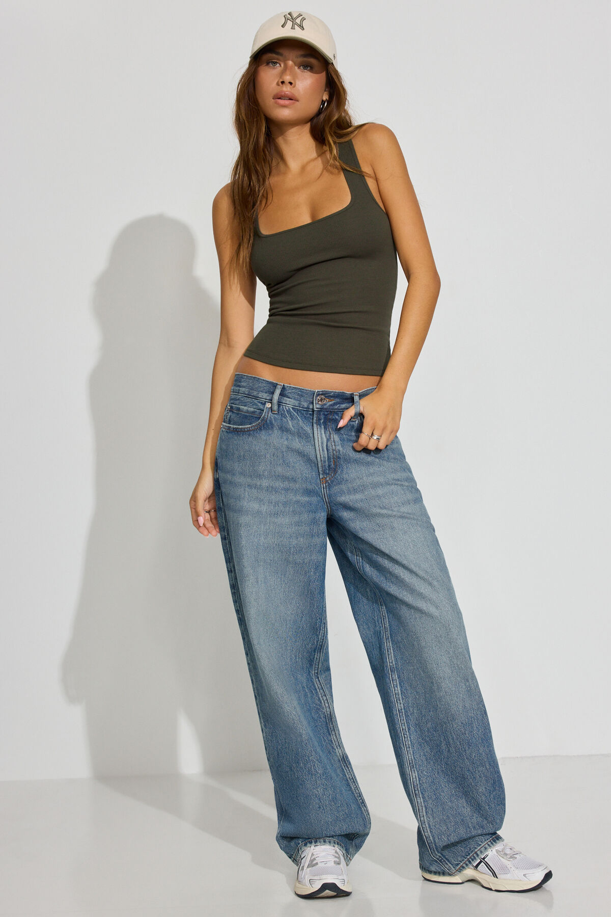 100100898_8AI_alt1_1920x2880