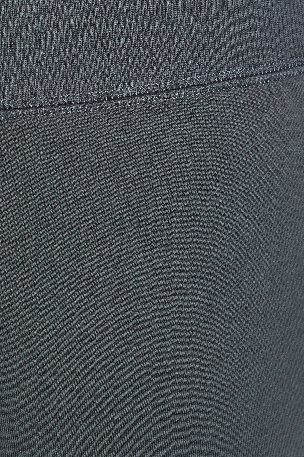 100102968_8D1_alt3_1920x2880-1